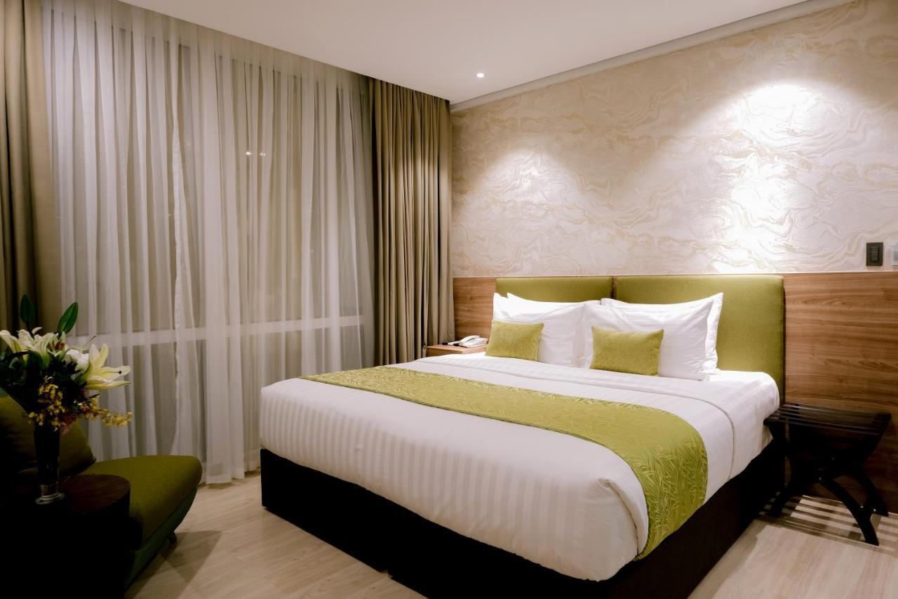 Goldberry Suites And Hotel Cebu Exteriör bild